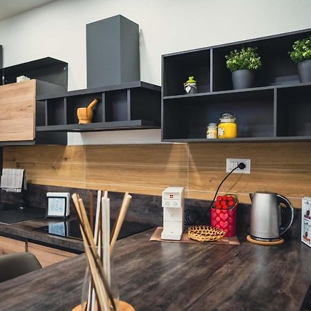 L Arche Comfort & Relax Brown Home Di Via Varesina Milano Eksteriør billede