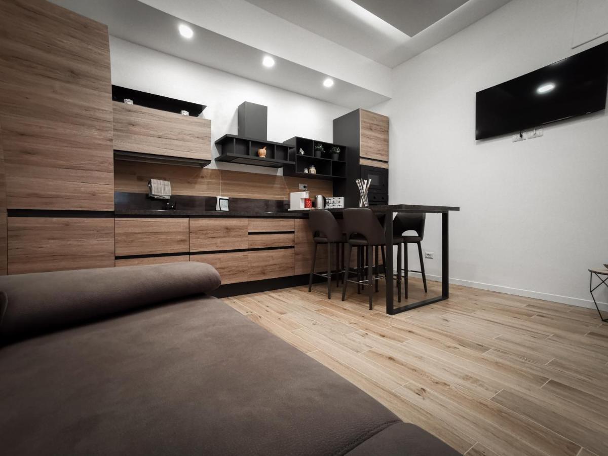 L Arche Comfort & Relax Brown Home Di Via Varesina Milano Eksteriør billede