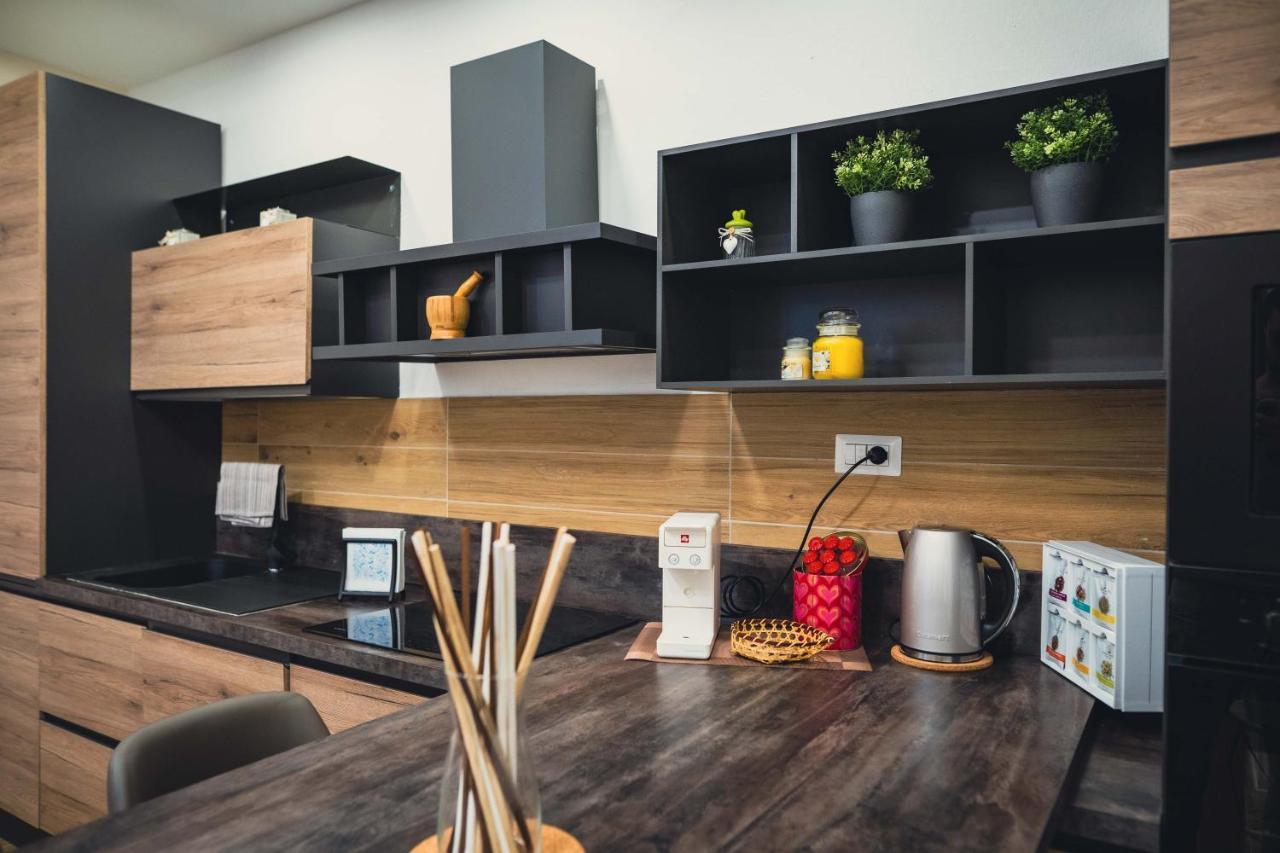 L Arche Comfort & Relax Brown Home Di Via Varesina Milano Eksteriør billede