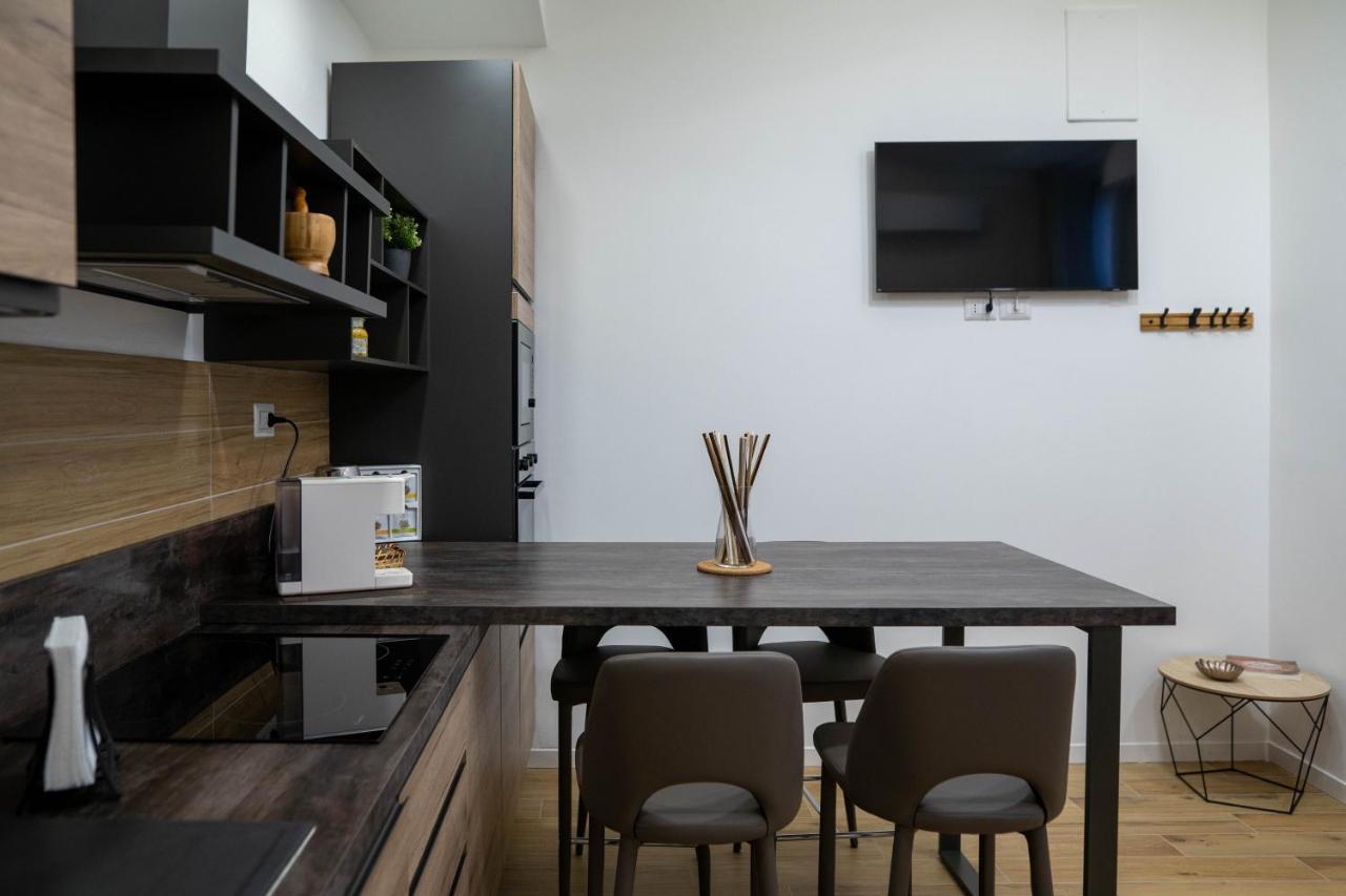 L Arche Comfort & Relax Brown Home Di Via Varesina Milano Eksteriør billede