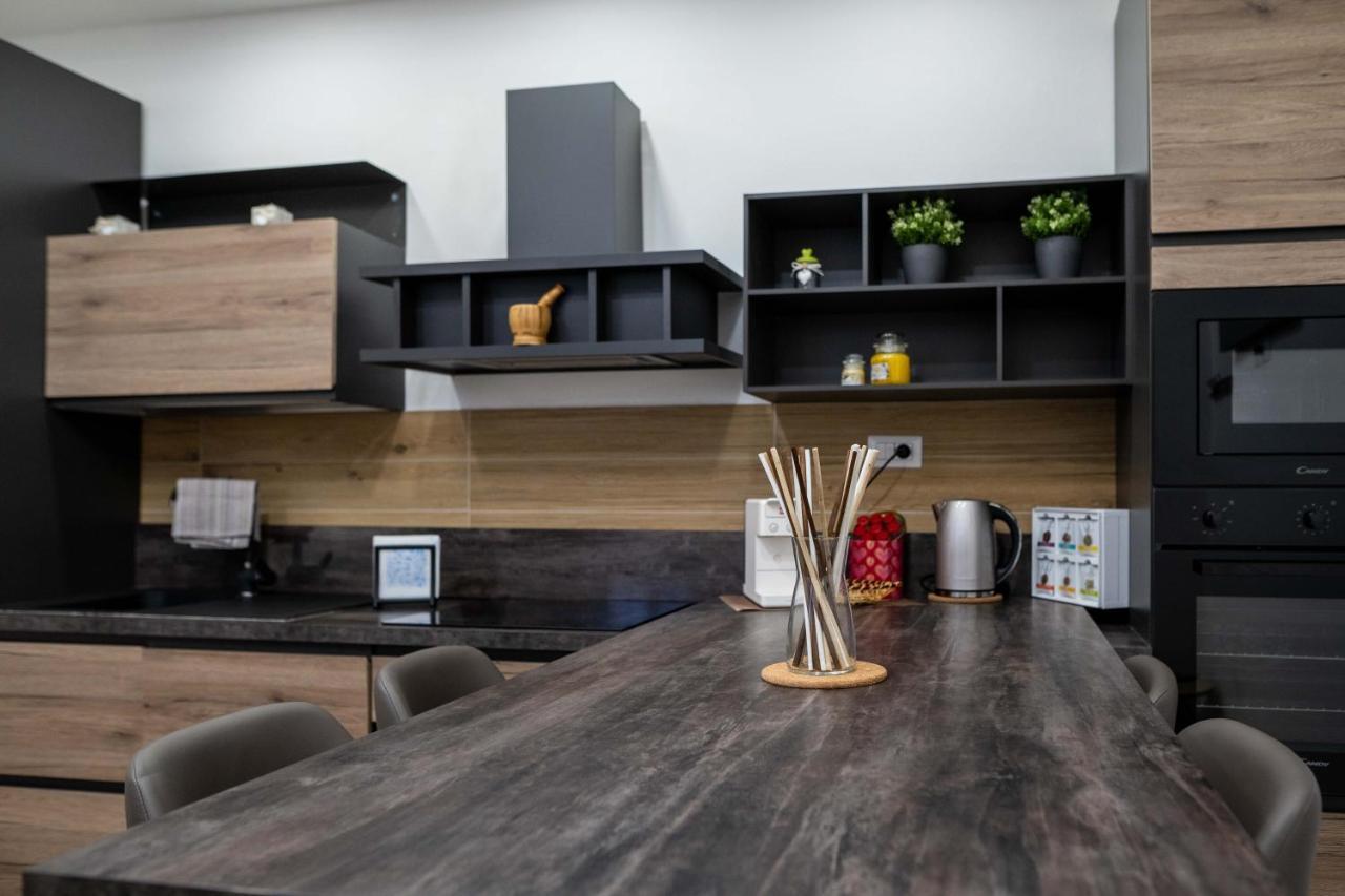 L Arche Comfort & Relax Brown Home Di Via Varesina Milano Eksteriør billede