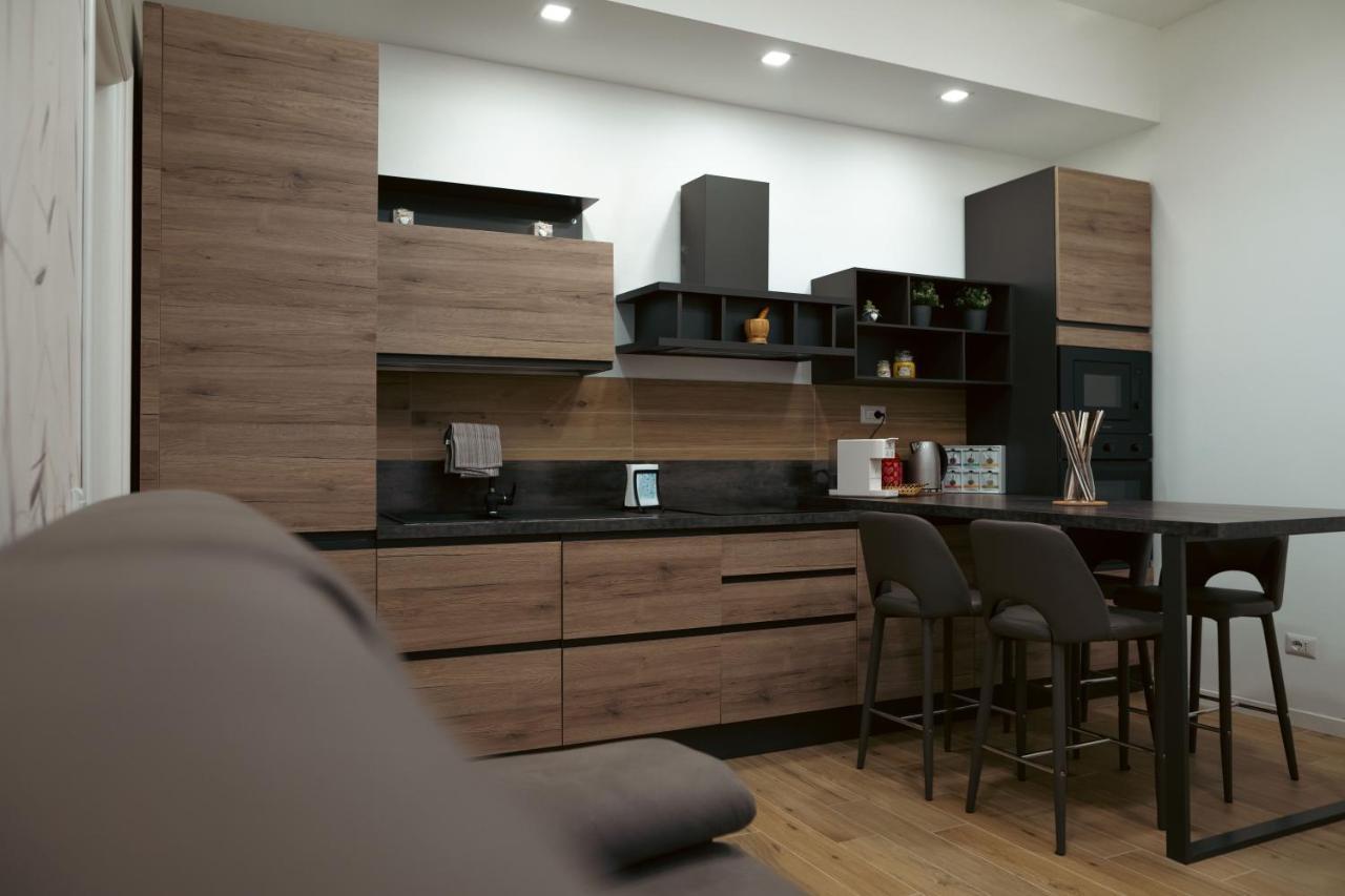 L Arche Comfort & Relax Brown Home Di Via Varesina Milano Eksteriør billede